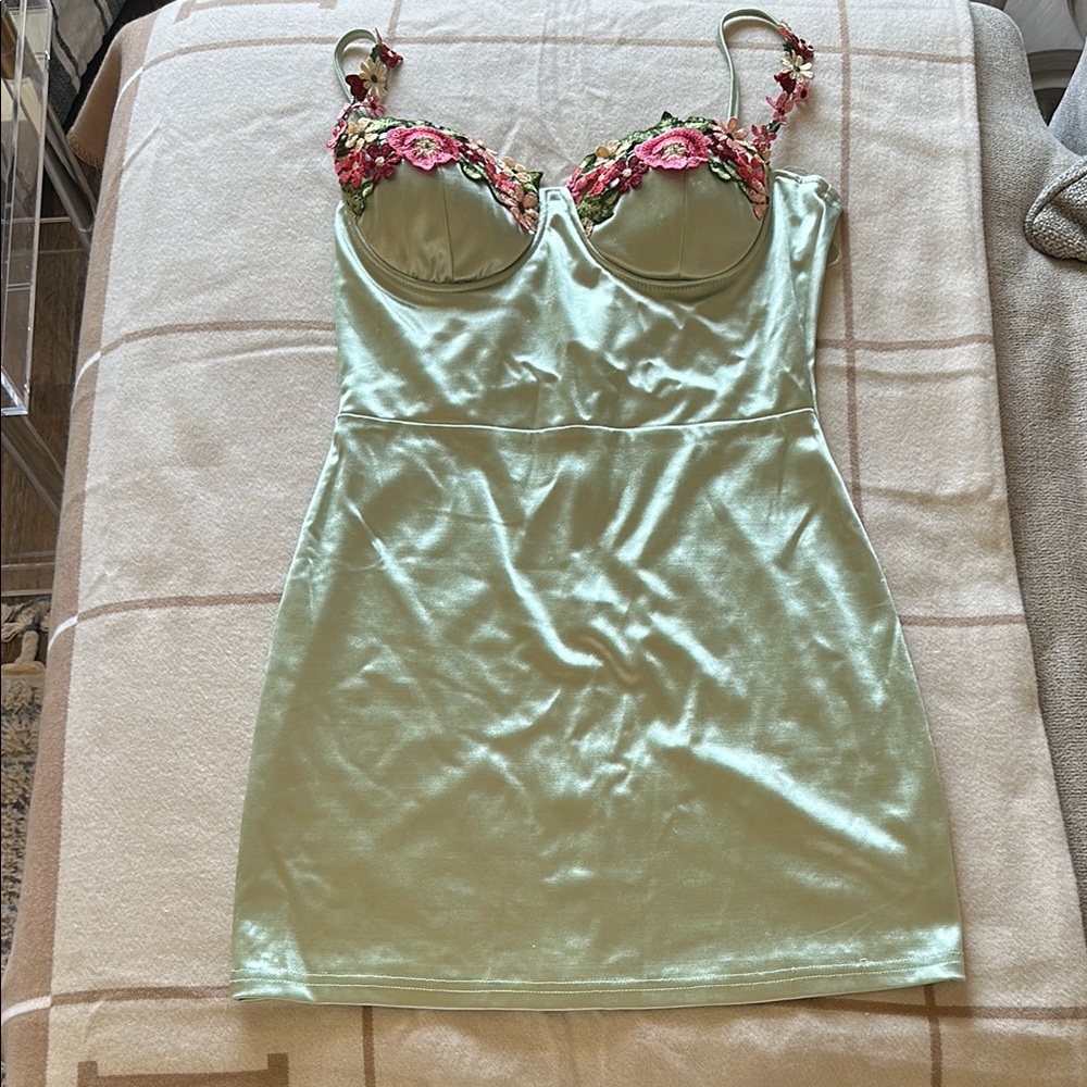 WINDSOR NWOT Floral Embroidered Satin balconet mini dress